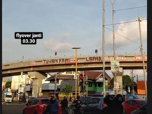 Muncul Mural Tuhan Kami Lapar di Flyover Janti Yogyakarta
