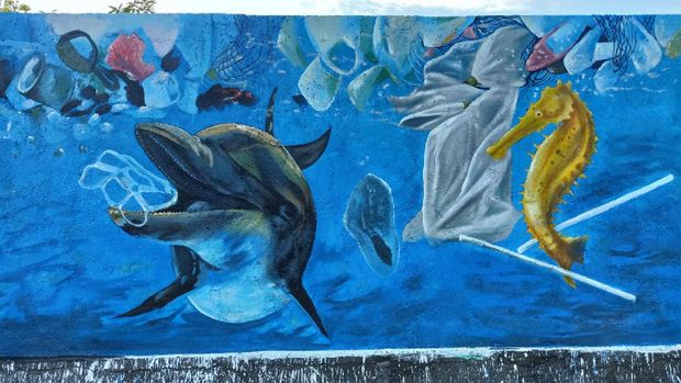 Mural yang dibuat Pemkab Bali untuk mengkritik pengelolaan sampah warga.