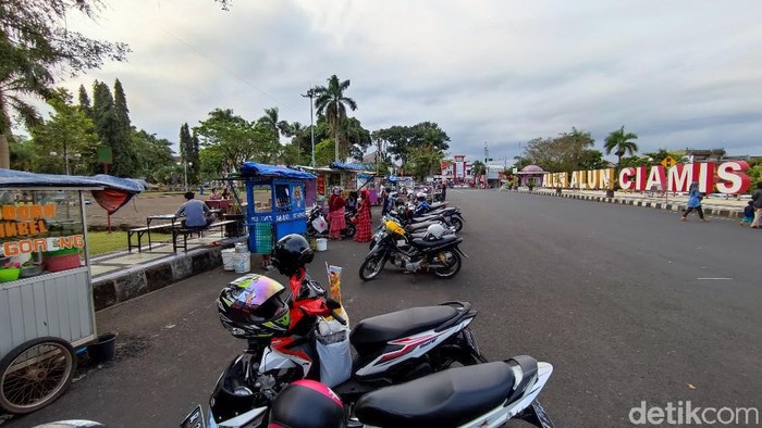 Pedagang kaki lima diperbolehkan jualan, Alun-alun Ciamis bergeliat