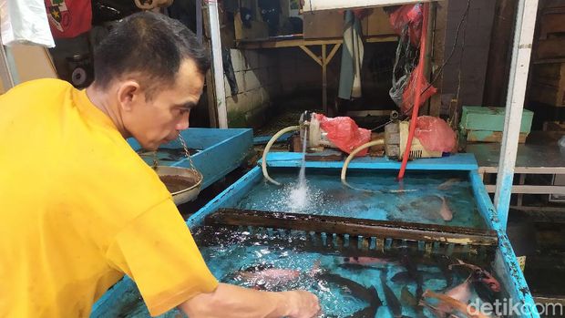 Pedagang Pasar Ciputat tak bermasker (Kadek Melda Luxiana/detikcom)