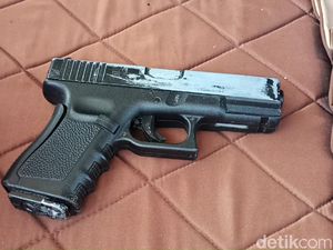 Ini Pistol yang Dipakai Komplotan Bang Jago Todong Pegawai Toko Bandung