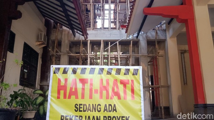Plang penanda renovasi penataan interior DPRD Klaten