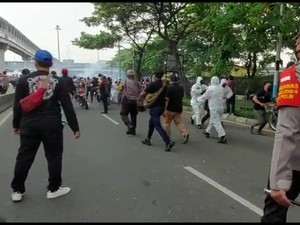 5 Fakta Demo Ricuh Pendukung Habib Rizieq Diwarnai Gas Air Mata