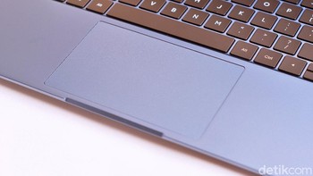Touchpadnya diklaim lebih luas 44% dibandingkan laptop sejenisnya. Foto: Adi Fida Rahman/detikINET