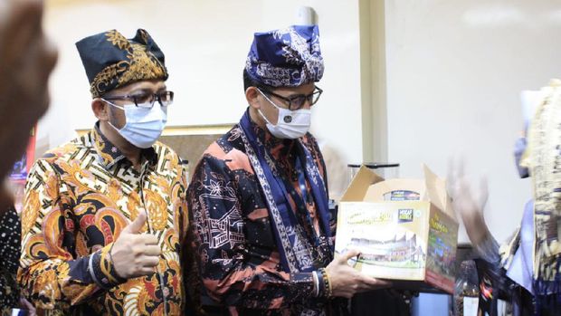Sandiaga Uno dalam kunjungannya ke Sumatera Barat.