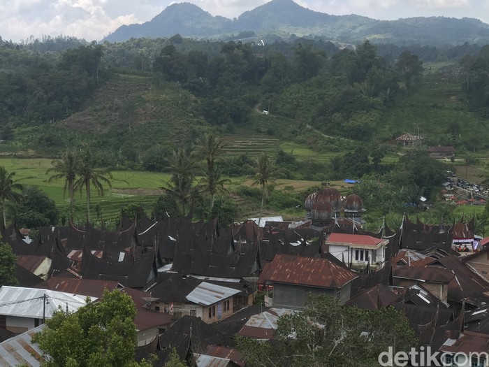Sandiaga Uno di Desa Saribu Gonjong Sumbar