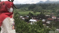 Sesuai namanya, desa Sarugo memiliki keunikan yakni deretan Rumah Gadang lengkap dengan Gonjong. Semuanya berderet rapi membentuk barisan dan menghadap ke Masjid Raya. Gonjong di setiap rumah berjumlah lima, yang melambangkan Rukun Islam. (Jeka Kampai/detikTravel)