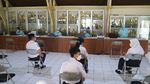 7 Potret Siswa di SMPN 1 Kudus Sekolah Lagi, Belajar Serius hingga Vaksin