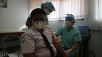 Selain bosan belajar daring, murid-murid menjadi jarang bergerak. Karena itu banyak yang bobotnya naik sehingga seragam sekolahnya kesempitan.