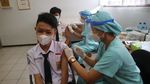 7 Potret Siswa di SMPN 1 Kudus Sekolah Lagi, Belajar Serius hingga Vaksin