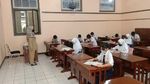 7 Potret Siswa di SMPN 1 Kudus Sekolah Lagi, Belajar Serius hingga Vaksin
