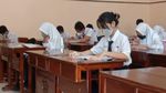 7 Potret Siswa di SMPN 1 Kudus Sekolah Lagi, Belajar Serius hingga Vaksin