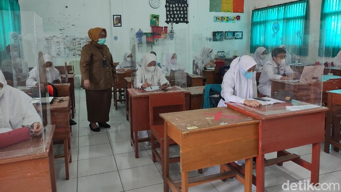 sekolah tatap muka di sidoarjo