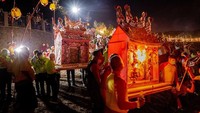 Festival itu diturunkan dari generasi ke generasi selama ribuan tahun. Acara tersebut adalah hasil perpaduan ajaran Taoisme dan Buddha.  