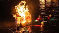 Warga Taiwan memandang festival ini sebagai ajang komunikasi antara manusia dan roh. Perayaan ini berlangsung selama sebulan penuh.  