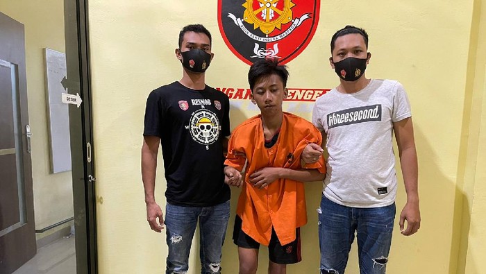 Seorang remaja bernama Wiro (19) ditangkap dan ditembak polisi karena merampok dan memperkosa seorang wanita lansia (dok Istimewa)