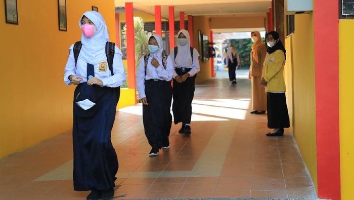 Sebanyak  2.539 sekolahan menggelar Pembelajaran Tatap Muka (PTM) di Jawa Tengah mulai hari ini. Jumlah tersebut termasuk yang masih melakukan uji coba.