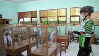 Ia juga meminta sekolah yang melaksanakan PTM sudah meminta dan mendapatkan izin dari dinas terkait. 