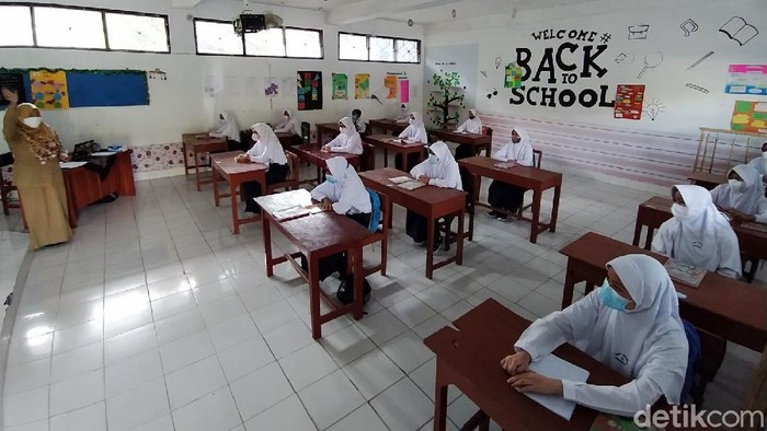 Sebanyak 20 sekolah di Kabupaten Magelang mulai melakukan pembelajaran tatap muka. Salah satu sekolah yang menggelar tatap muka adalah SMPN 1 Mungkid.