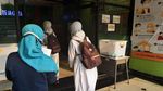 Potret Suasana Sekolah Tatap Muka Perdana Terbatas di SMAN 65 Jakarta