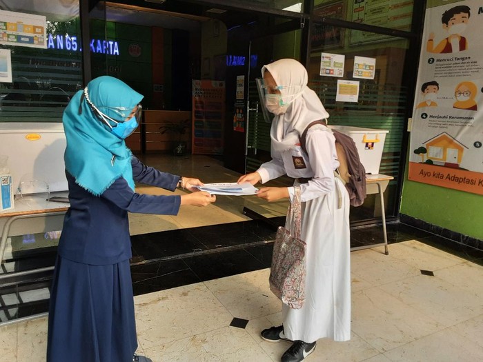 Suasana Sekolah Tatap Muka di SMAN 65 Jakarta