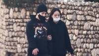 Saat itu sempat beredar foto dari media Dispatch yang memotret keduanya saat sedang kencan. (Foto: dok. Dispatch) 