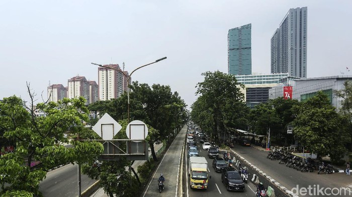 Usai Ricuh, Begini Kondisi di Pengadilan Tinggi DKI Jakarta Massa pendukung Habib Rizieq Syihab sempat menggelar demo yang berakhir ricuh di Pengadilan Tinggi DKI Jakarta. Kini massa demo telah bubar dan lalin dibuka lagi.