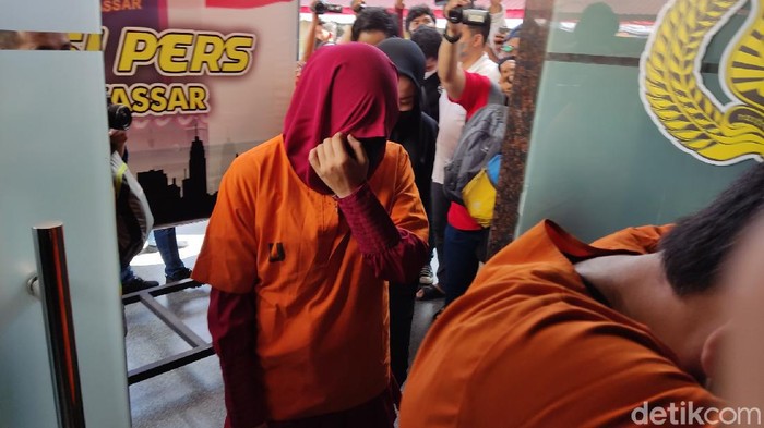 Wanita pengusaha asal Jakarta yang jadi otak begal taksi online di Makassar. (Hermawan/detikcom)