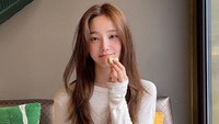 Yeonwoo diketahui debut dengan MOMOLAND pada 2016. Foto: (dok. Instagram @chloelxxlxx)