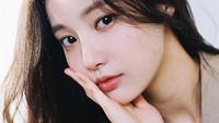 Setelahnya, mereka merayakan ulang tahun Yeonwoo di kediaman Lee Min Ho pada 1 Agustus 2021. Foto: (dok. Instagram @chloelxxlxx)