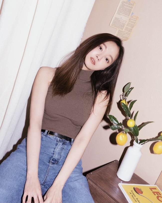 Menurut Dispatch, Yeonwoo dan Lee Min Ho memiliki beberapa kesamaan yang membuat keduanya dekat. Mereka sama-sama bermain game dan punya hobi menonton film. Foto: dok. Instagram chloelxxlxx