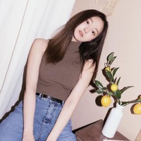 Menurut Dispatch, Yeonwoo dan Lee Min Ho memiliki beberapa kesamaan yang membuat keduanya dekat. Mereka sama-sama bermain game dan punya hobi menonton film. Foto: dok. Instagram chloelxxlxx