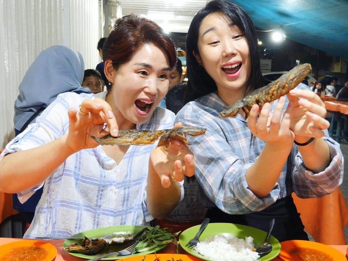 YouTuber Korea Buat Konten Makanan Indonesia