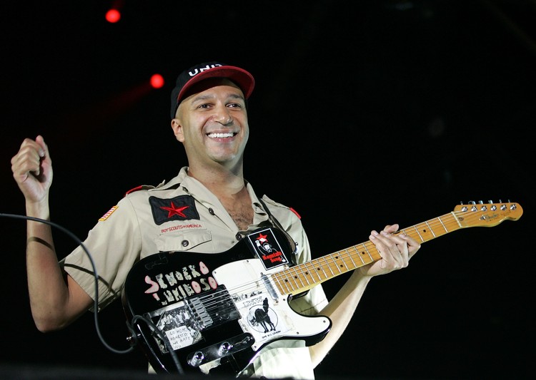 79491167 PERTH, AUSTRALIA - FEBRUARY 03: Tom Morello of Rage Against The Machine performs on stage during the 2008 Big Day Out at the Claremont Showgrounds on February 3, 2008 in Perth, Australia. (Photo by Paul Kane/Getty Images)