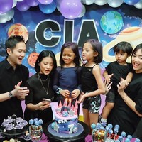 Ini adalah foto terakhir Ririn Dwi Ariyanti dan Aldi Bragi terlihat bersama. Foto perayaan ulang tahun anak mereka itu diunggah pada Januari 2020. (Foto: Instagram/@ririndwiariyanti)