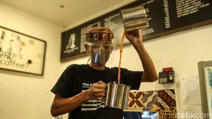 Alhamdulillah 1000 Outlet Restoran di Luar Mal Bisa Beroperasi PPKM di Jawa-Bali sepekan kedepan mendapat pelonggaran terutama pada sektor outlet restoran di luar mal. Kini 1.000 restoran di luar mal dapat beroperasi lagi.