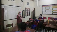 Para murid berkebutuhan khusus terlihat sangat antusias mengikuti uji coba kelas tatap muka.