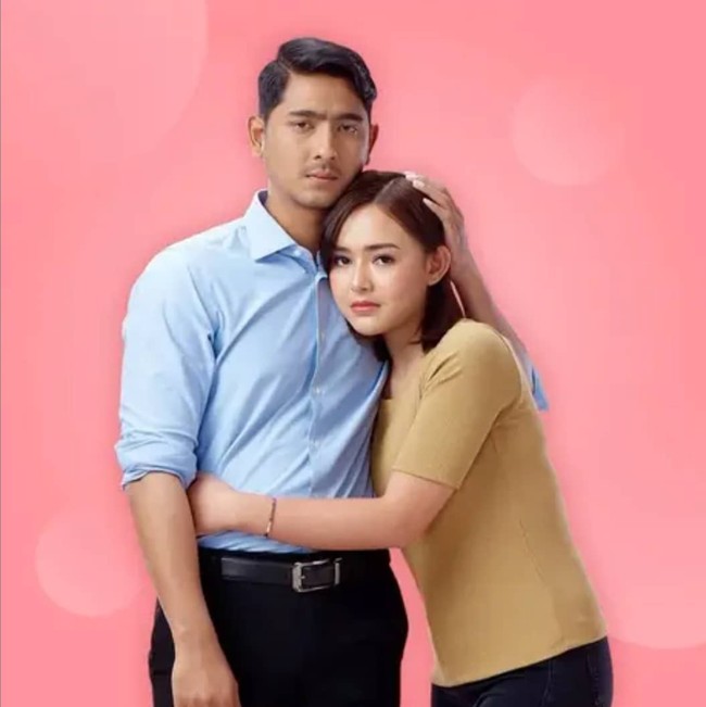 Arya Saloka sendiri diketahui telah memiliki seorang anak laki-laki bersama istrinya yang bernama Putri Anne. Oleh karena itu tak sedikit netizen yang merasa tidak setuju melihat pose Amanda Manopo dan Arya Saloka yang dinilai terlalu mesra. Foto: Instagram