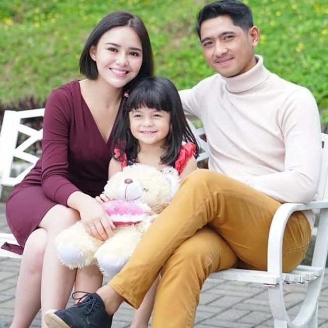 Diketahui pemotretan yang dilakukan oleh Amanda Manopo dan Arya Saloka itu untuk sebuah iklan produk kesehatan dan kecantikan. Amanda Manopo sendiri telah menjelaskan di Instagram Storynya bahwa pekerjaannya itu telah dilakukan secara profesional. Foto: Instagram