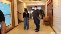 Kasus Ayu Ting Ting dan netizen hingga saat ini masih menjadi sorotan publik hingga membuat kontroversi. Pool/Palevi S/detikFoto.