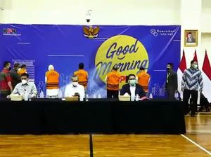 KPK Tetapkan Bupati Probolinggo dan Suami Tersangka Suap Jabatan Kades