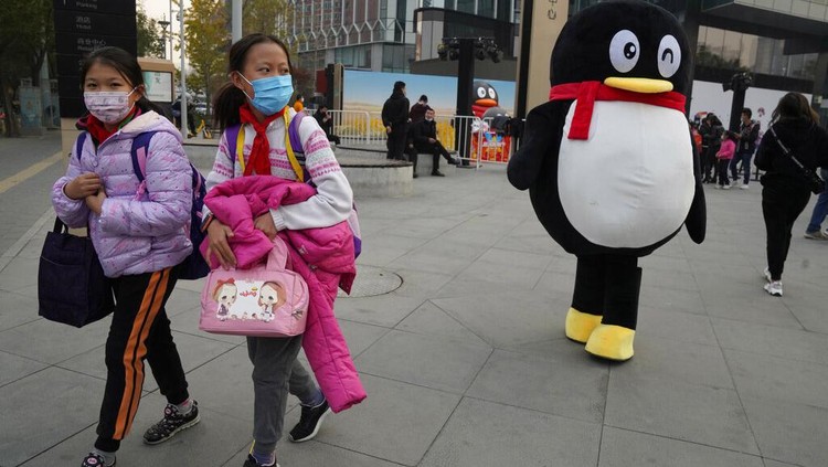 China membuat aturan baru terkait permainan game online untuk anak di bawah umur. Negara itu membatasi anak-anak bermain game online maksimal 3 jam seminggu.