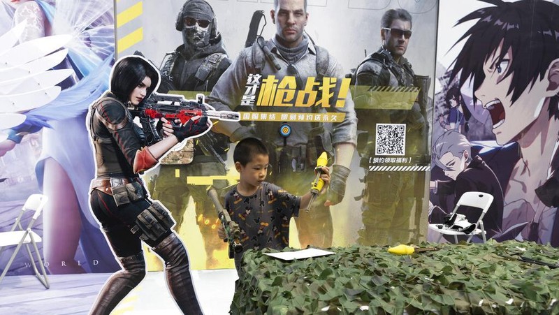 China membuat aturan baru terkait permainan game online untuk anak di bawah umur. Negara itu membatasi anak-anak bermain game online maksimal 3 jam seminggu.