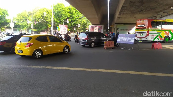Ganjil genap di Jl Rasuna Said (Kadek Melda Luxiana/detikcom)