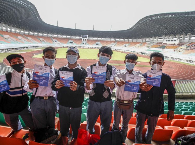 Genjot Vaksinasi Anak, Pelajar di Bogor Disuntik Vaksin COVID-19