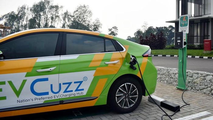 Ini EVCuzz Charge Mobil Listrik Karya Anak Bangsa