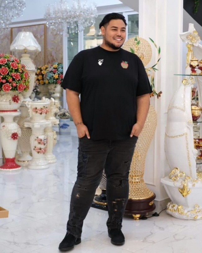 Ivan Gunawan sendiri diketahui sebelumnya telah menjalani diet. Ivan ditantang oleh Deddy Corbuzier untuk bisa menurunkan berat badannya sebanyak 20 kg dalam waktu tiga bulan. Foto: Instagram/@ivan_gunawan