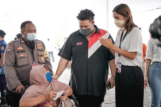 Untuk menurunkan berat badannya, Ivan Gunawan juga membatasi konsumsi gula. Hal itu dikarenakan konsumsi gula berlebih dapat menyebabkan penyakit, salah satunya diabetes. Foto: Instagram/@ivan_gunawan
