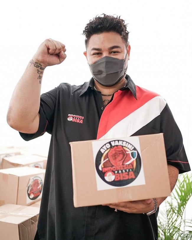 Selain menerapkan pola makan sehat, Ivan Gunawan juga rutin berolahraga. Berkat usaha dan kerja kerasnya itu, diet yang dijalaninya pun berhasil. Foto: Instagram/@ivan_gunawan