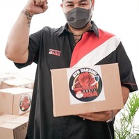 Selain menerapkan pola makan sehat, Ivan Gunawan juga rutin berolahraga. Berkat usaha dan kerja kerasnya itu, diet yang dijalaninya pun berhasil. Foto: Instagram/@ivan_gunawan